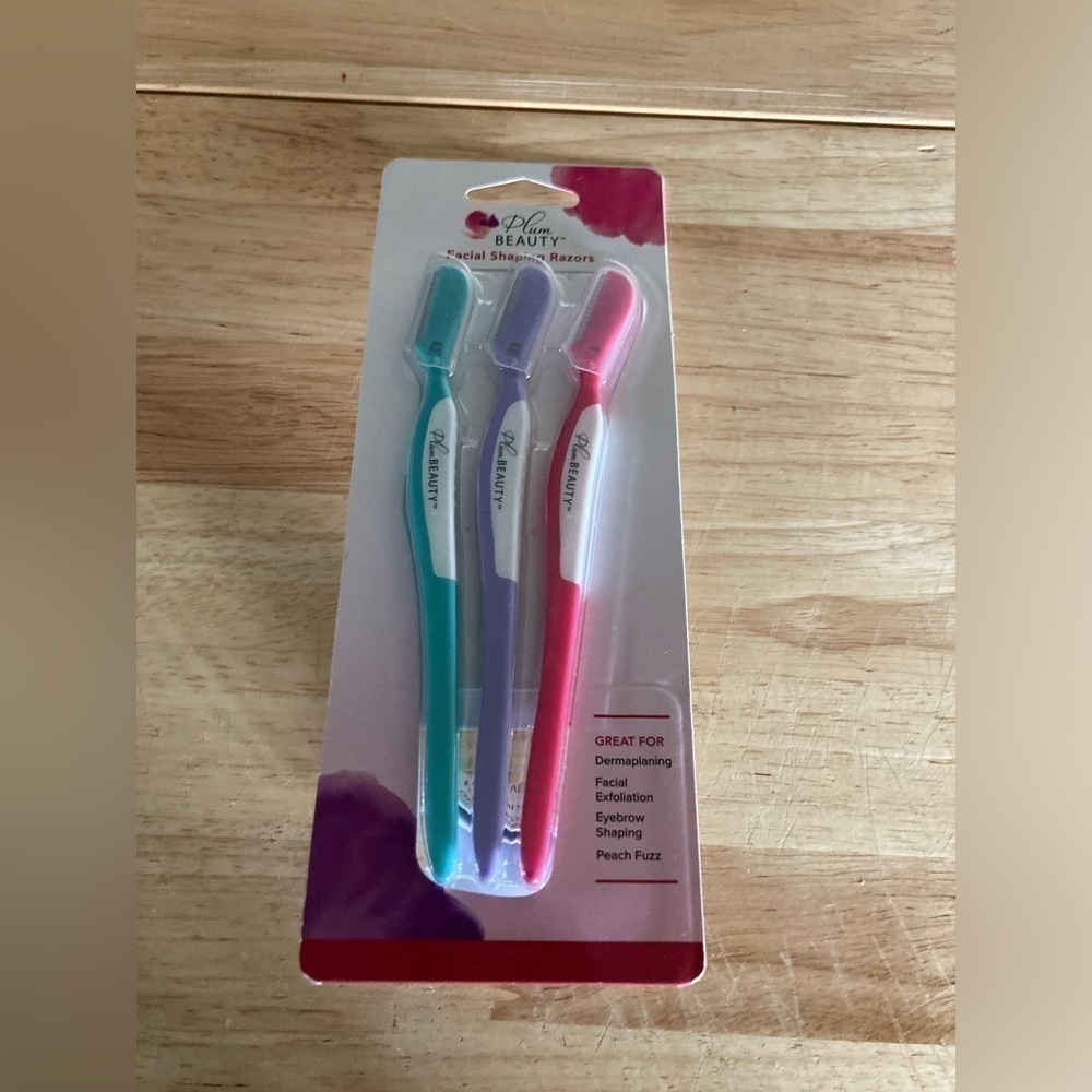 4/$25 NWT Plum Beauty facial shaping razors - 3 pack. Add on a bundle to save